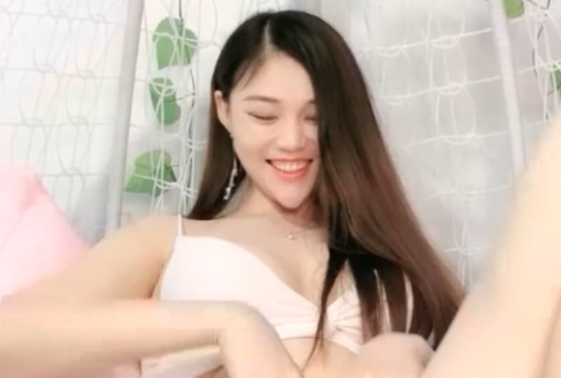 车模和炮友无套激情抽插! 海报