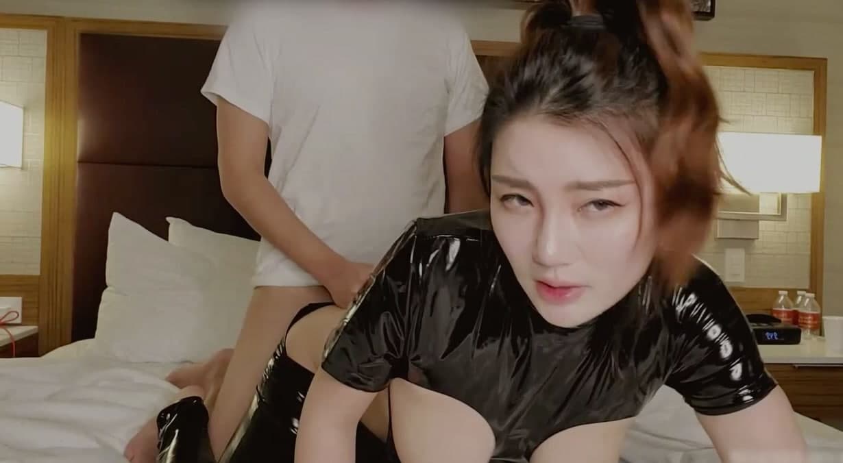 皮衣女王的性爱调教 海报
